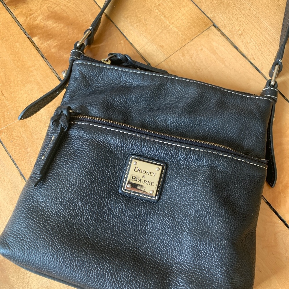 Dooney & Bourke Crossbody Black Pebbled Leather Purse.